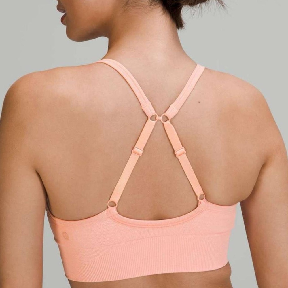 Lululemon Ebb to Street Bra *Light Support, C/D Cup inHeathered Dew Pink / White - Picture 3 of 6